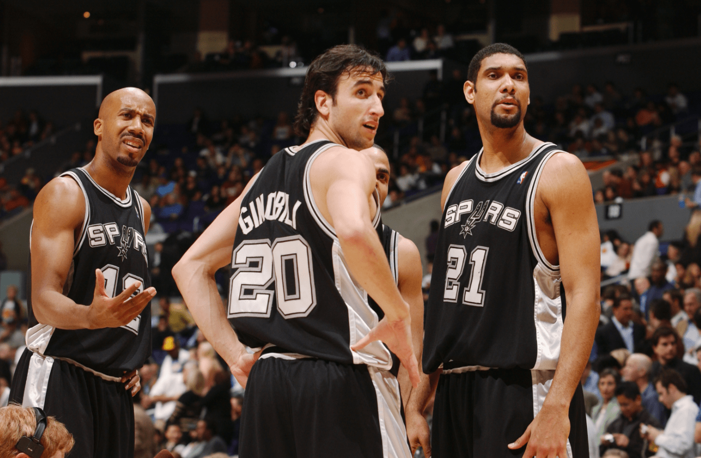 按兵不动 按兵不动