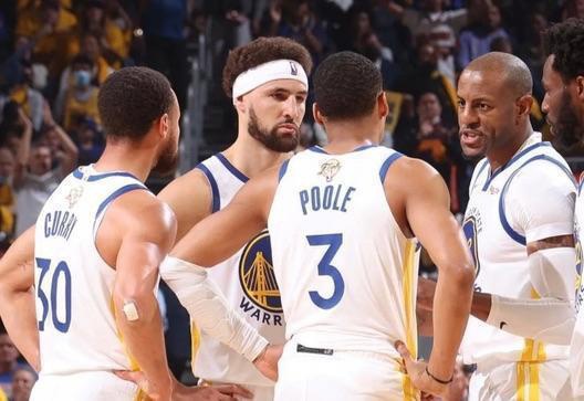 配以快速纵 配以快速纵